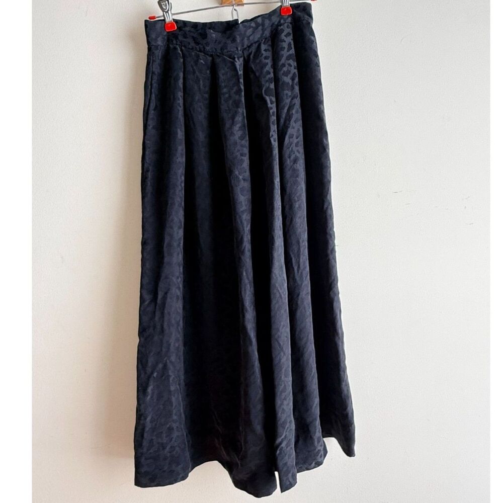 Vintage/Estate 100% Silk- black cheetah print on midi skirt w pockets.